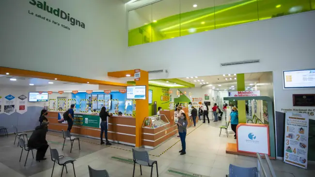 Anuncia Salud Digna nuevo programa de diagnóstico con biopsias de mama y tiroides.