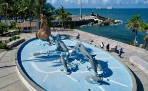 Ayuntamiento de Mazatlán le da un manita de gato al monumento “A la Continuidad de la vida”