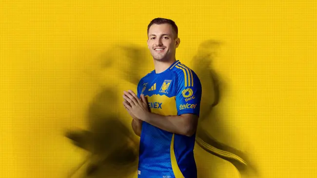 Eugenio Pizzuto con el nuevo jersey | Imagen: @TigresOficial