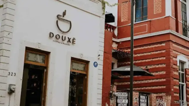En el centro histórico de León, Guanajuato relájate con un café