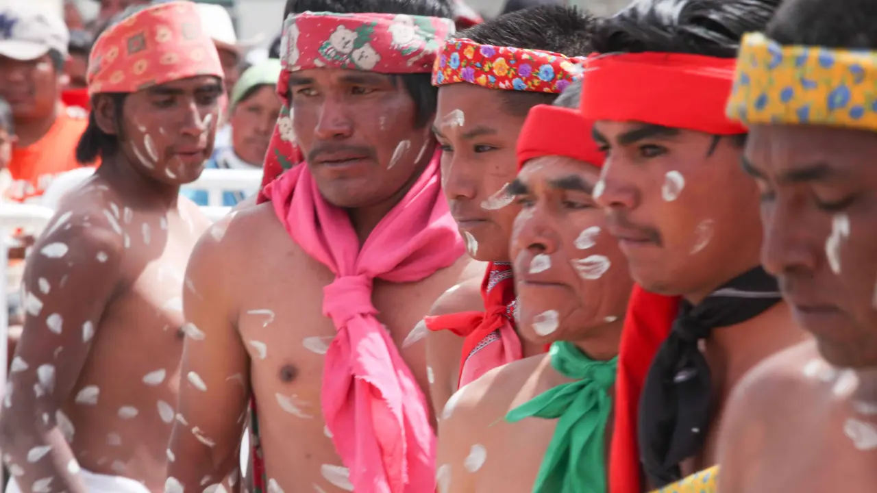 Etnia Tarahumara, comparte su distribución entre la sierra de Chihuahua y Sonora