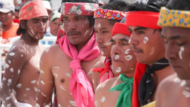 Etnia Tarahumara, comparte su distribución entre la sierra de Chihuahua y Sonora
