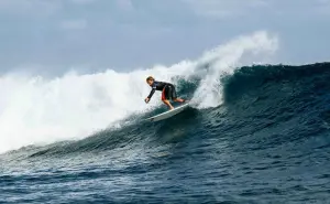 Juegos Olímpicos: El surfista mexicano Alan Cleland se clasifica a los 8vos de final