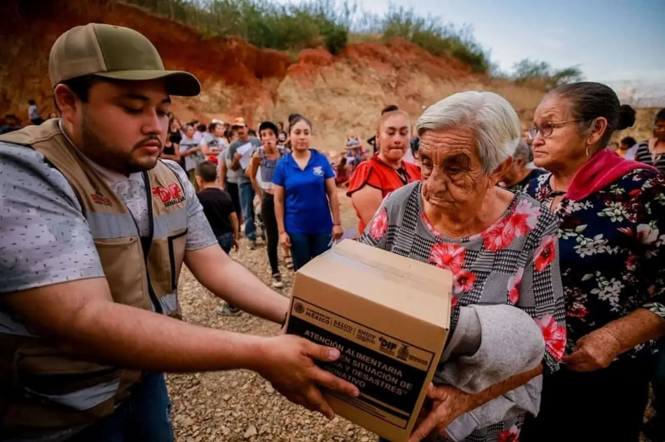 El DIF Sinaloa entregó cientos de despensas en julio, beneficiando a familias vulnerables de diversas colonias en la capital sinaloense. Foto: DIF Sinaloa