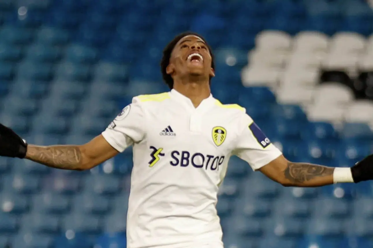 Crysencio Summerville podría debutar ante Crystal Palace| Imagen: @LUFC