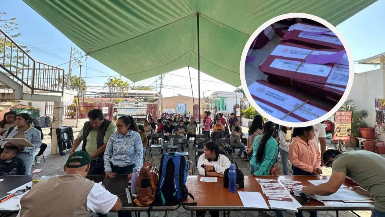 Estudiantes de secundaria ya podrán pasar por su tarjeta de la Beca Benito Juárez. Foto: Cortesía