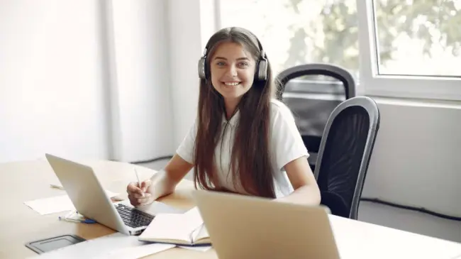 Así puedes saber en qué escuela secundaria quedó tu hija o hijo. Foto: Freepik
