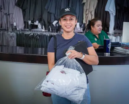 SINALOA. Ya inició el cambio de vales de uniformes y útiles escolares