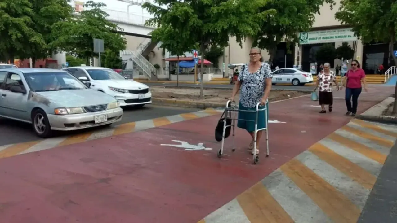Conoce tus derechos de peatón. Foto: Tus Buenas Noticias