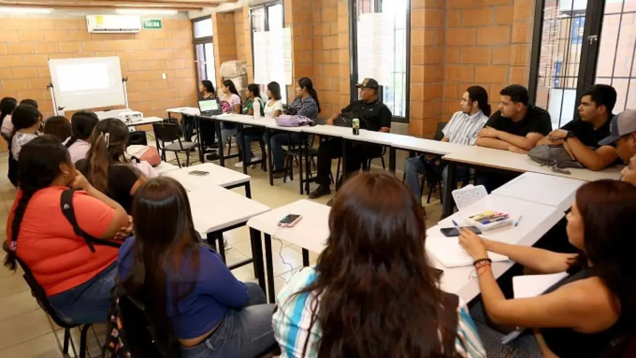 Becas Coparmex en Querétaro para estudiantes de universidad. Foto: Cortesía