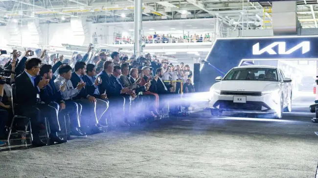 Presentan el nuevo modelo de autos de KIA, K4, creado en Nuevo León. Foto: Cortesía