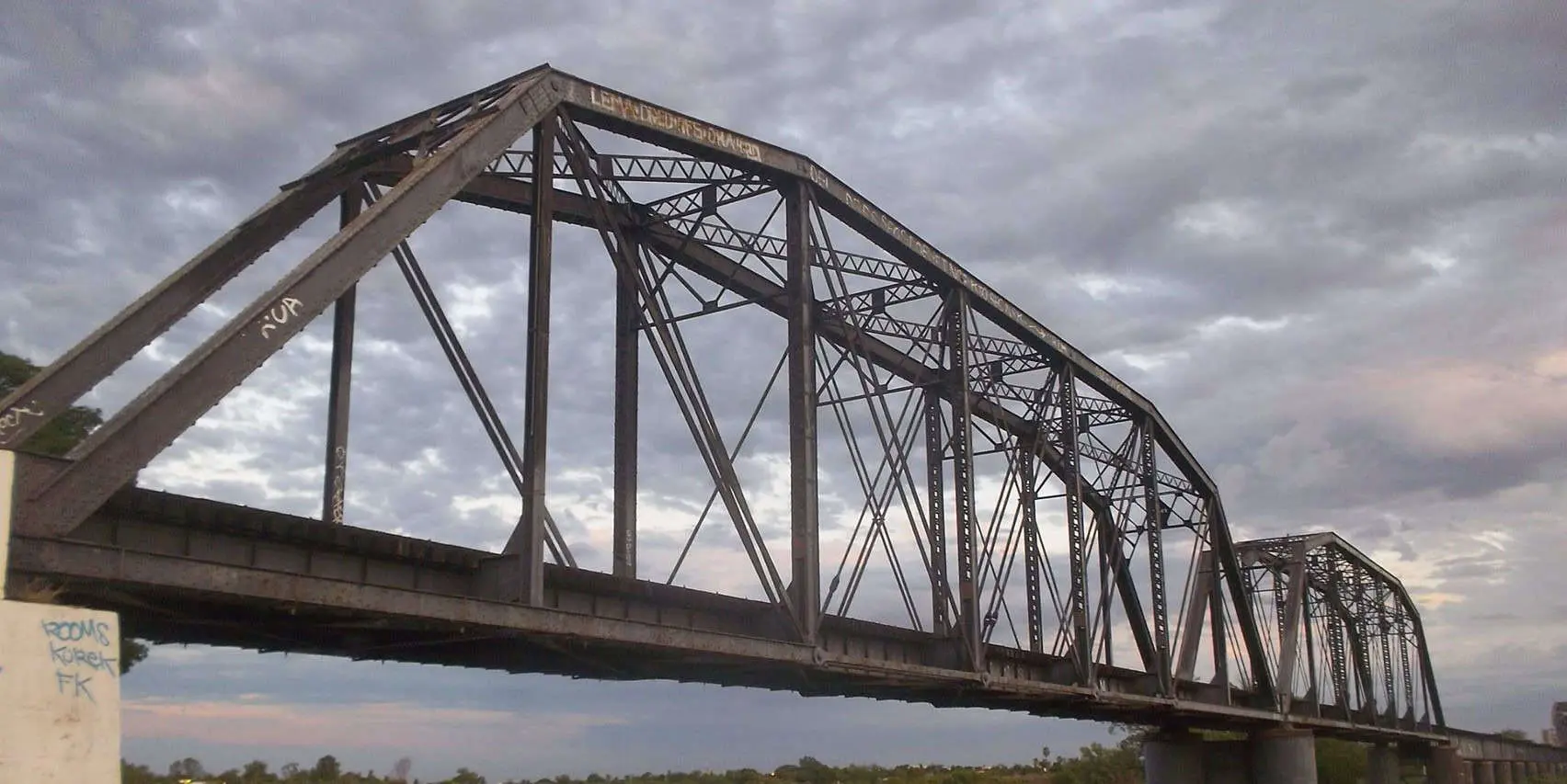 El Puente Negro de Culiacán se ha convertido en un ícono de la ciudad. Fuente: Cortesia.