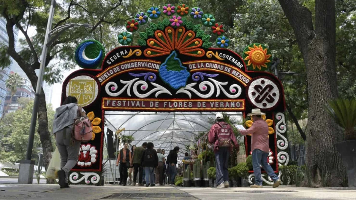 Ya inició la Feria Flores en Reforma de la CDMX 2024. Foto: Cortesía