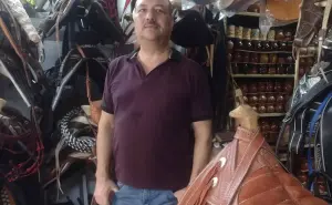 José Zamudio el talabartero del Mercadito de Culiacán que perpetúa el arte y oficios del cuero