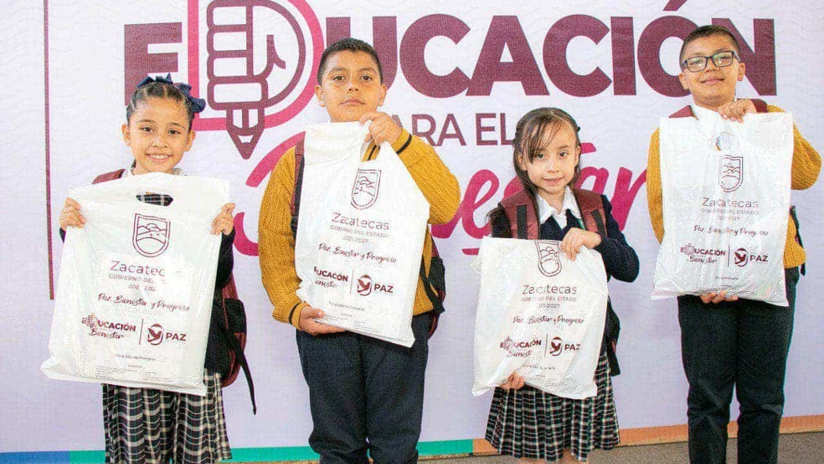 Inicia la entrega de paquetes de útiles escolares y uniformes en el estado de Zacatecas. Foto: Cortesía