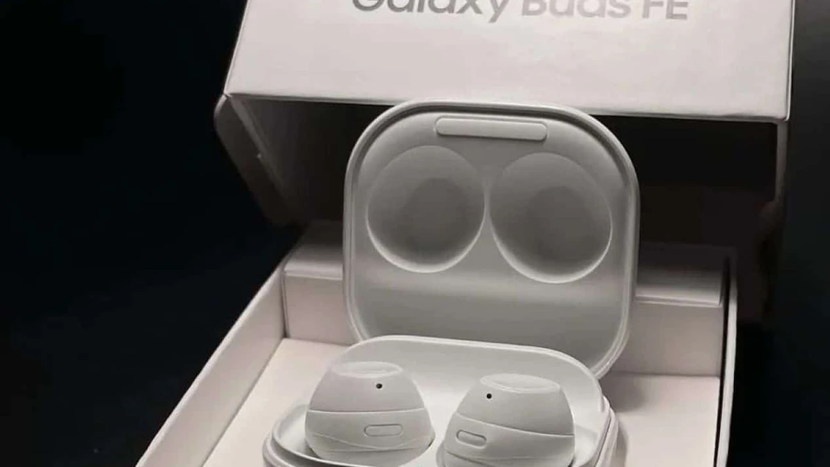 Los auriculares Samsung Galaxy Buds FE traen 3 micrófonos. Foto: Cortesía