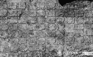 Descubren extenso texto glífico maya en la Zona Arqueológica de Cobá, en Quintana Roo