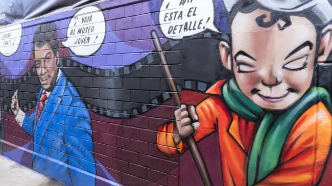 ¡A sus órdenes, je-fe!; un mural en honor a Cantinflas en la vecindad donde creció.