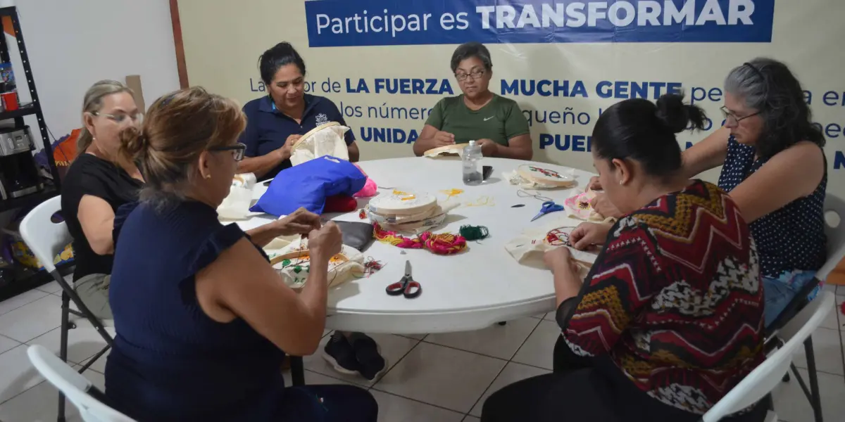 Bordar y tejer es una actividad beneficiosa para la salud física y mental porque ayuda a disminuir la frecuencia cardíaca, la tensión muscular y la presión arterial.  Foto: Juan Madrigal