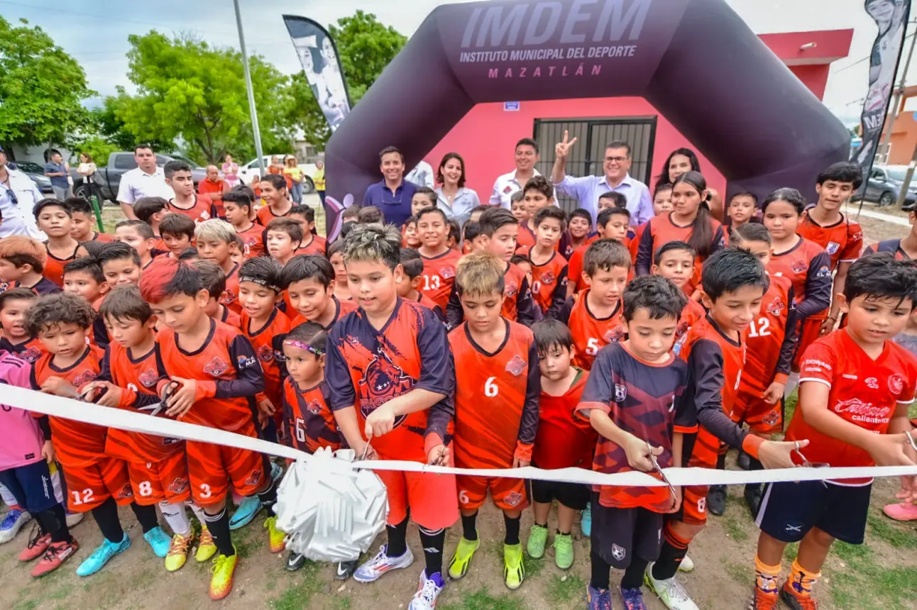 Modernizan el campo de fútbol La Campiña de Mazatlán.