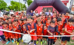 Niños y niñas felices con la modernización del Campo de Fútbol La Campiña en Mazatlán