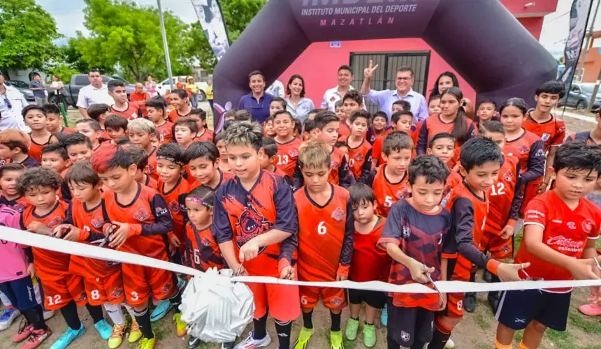 Modernizan el campo de fútbol La Campiña de Mazatlán.