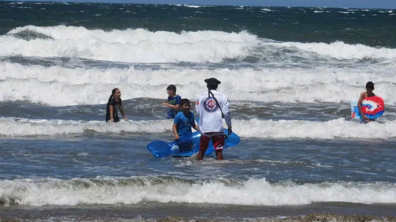 ¿Vas a ir a la playa?, las condiciones para este sábado serán favorables para el bañista, solo acata las indicaciones del personal Salvavidas..