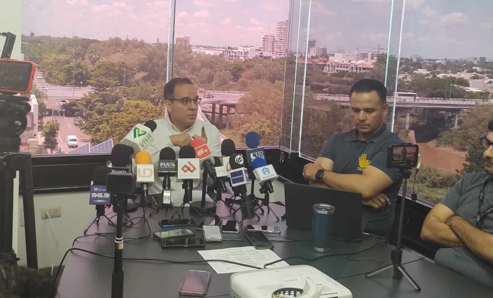 Miguel Calderón, coordinador del CESP, presenta la convocatoria para la selección del nuevo fiscal de Sinaloa. Foto: Brenda Camacho