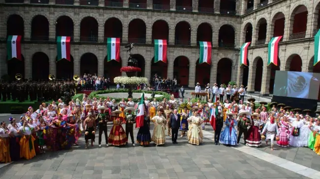 AMLO rinde homenaje a paisanos que viven en EE. UU.; resaltan que generan 338 mil mdd anuales en Estados Unidos.