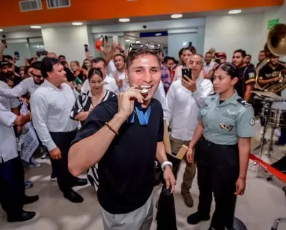 Con banda reciben en Mazatlán a Marco Verde, campeón olímpico