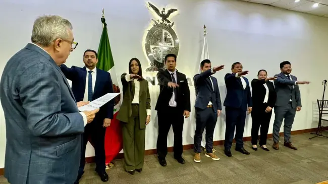 Rubén Rocha Moya toma protesta a nuevos funcionarios de gobierno de Sinaloa.