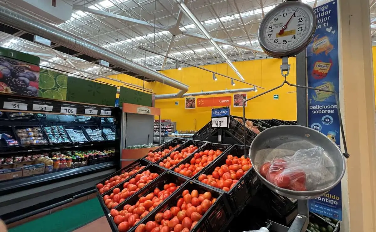 Encuentra todo para la despensa a precios bajos en Walmart. Foto: Tus Buenas Noticias / Lino Ceballos