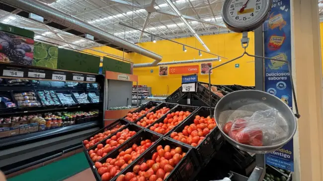 Encuentra todo para la despensa a precios bajos en Walmart. Foto: Tus Buenas Noticias / Lino Ceballos