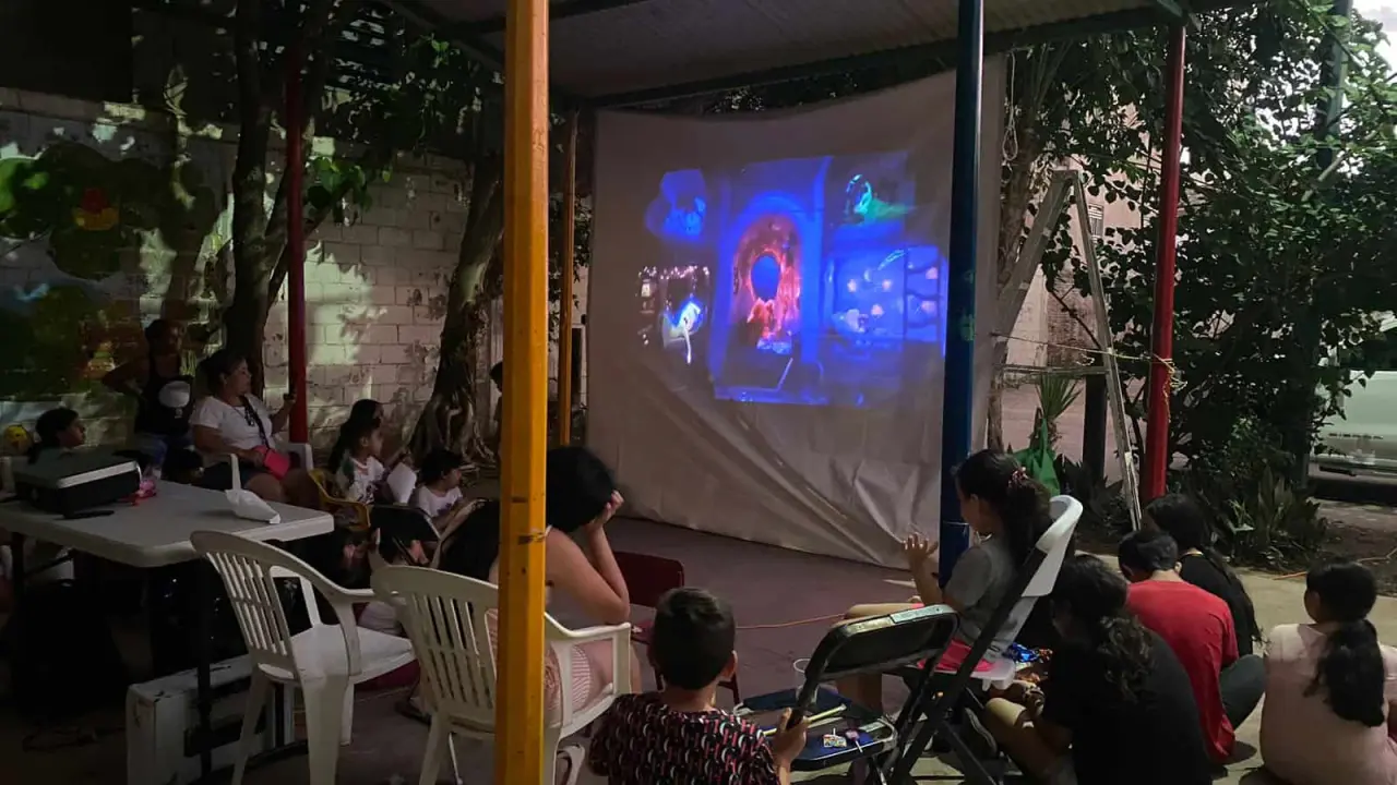 Los niños y niñas regresaron a sus casas con nuevos amigos, recuerdos felices del curso de verano que organizó el comité de Parques Alegres.