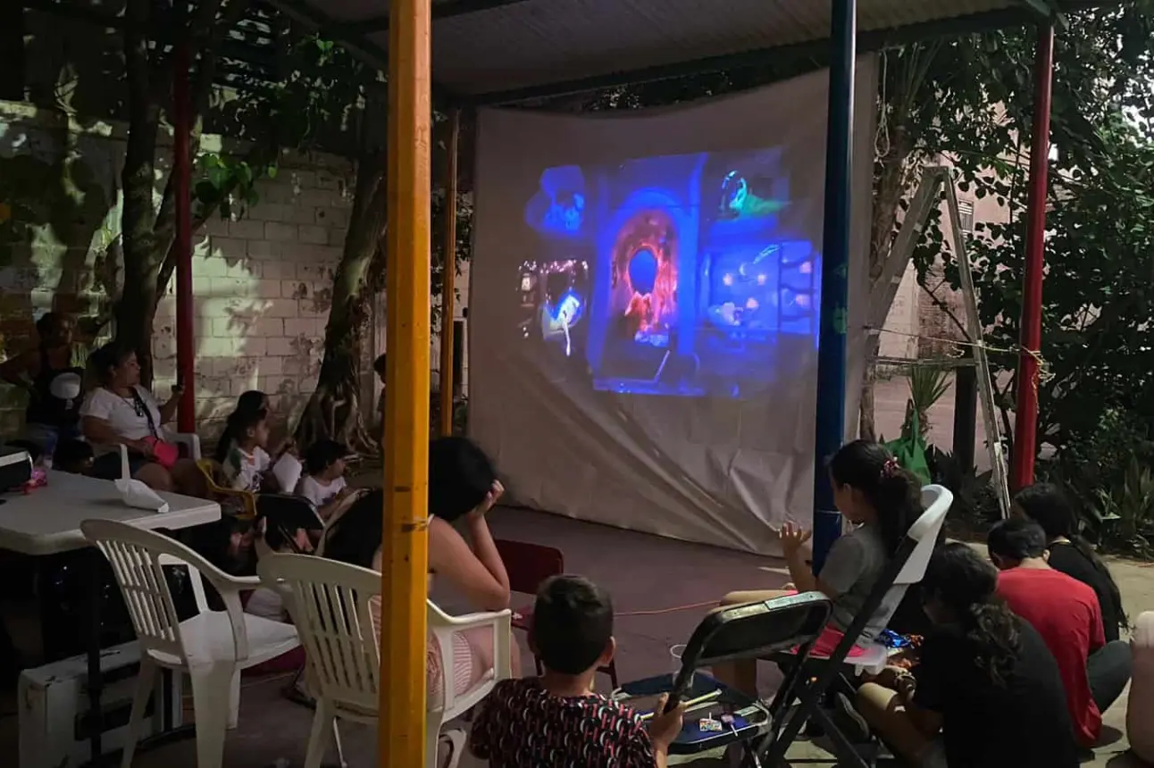 Los niños y niñas regresaron a sus casas con nuevos amigos, recuerdos felices del curso de verano que organizó el comité de Parques Alegres.