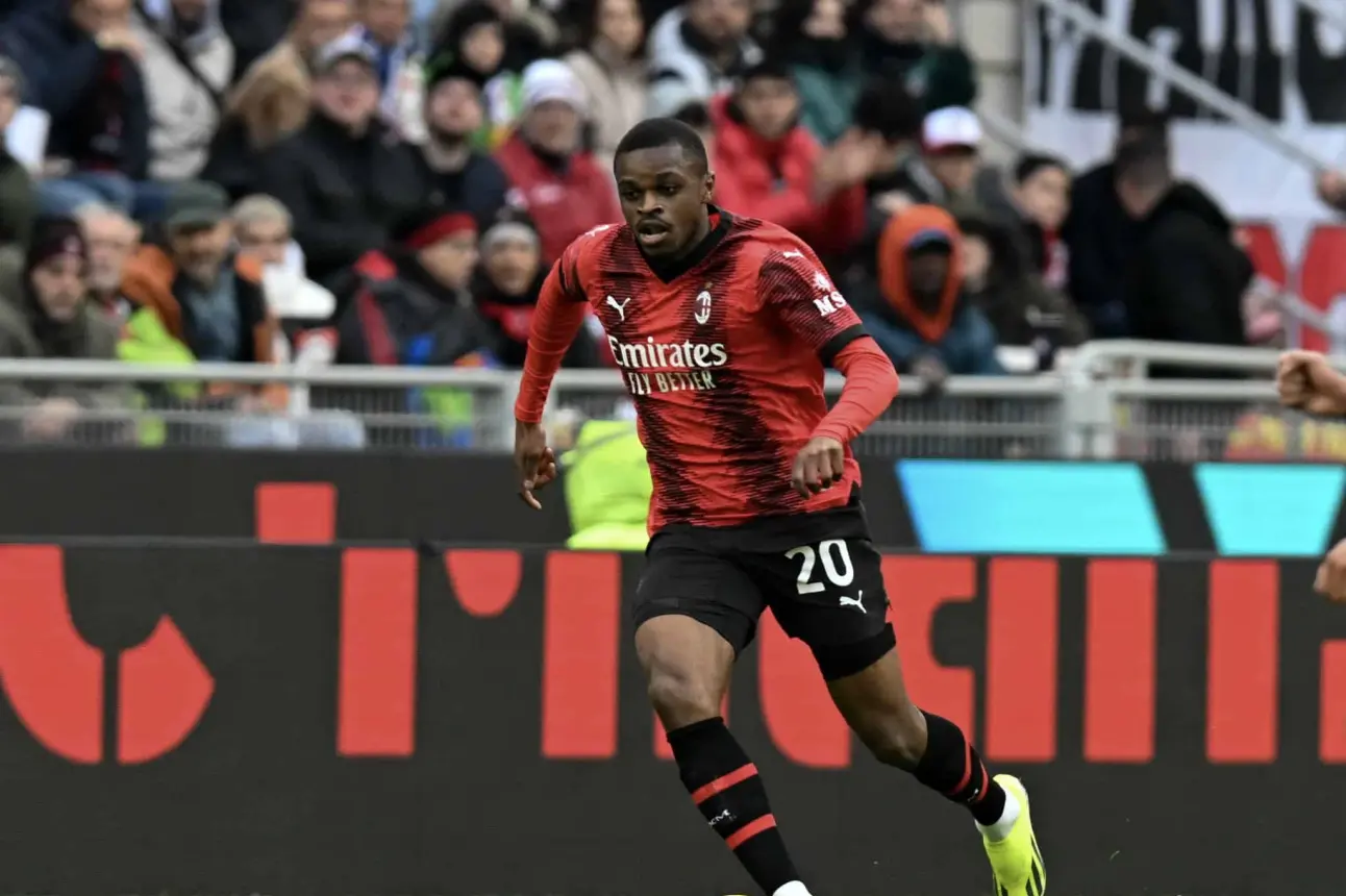 Pierre Kalulu podría debutar ante Hellas | Imagen: @Milan