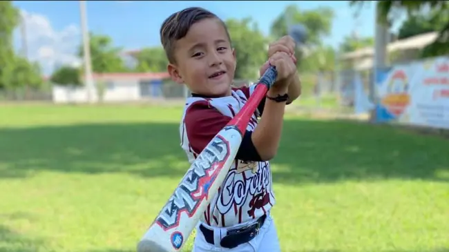 Desde muy pequeña edad, Chepe Calderón destaca en el mundo del deporte rey. Es un beisbolista orgullo de Navolato. Foto: Cortesía.