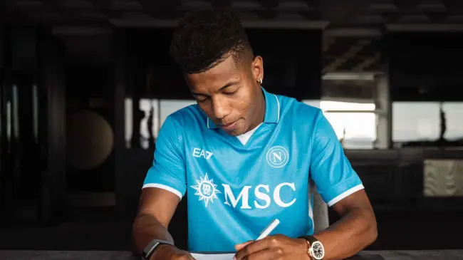 Neres podría debutar ante el Bologna | Imagen: @ADeLaurentiis