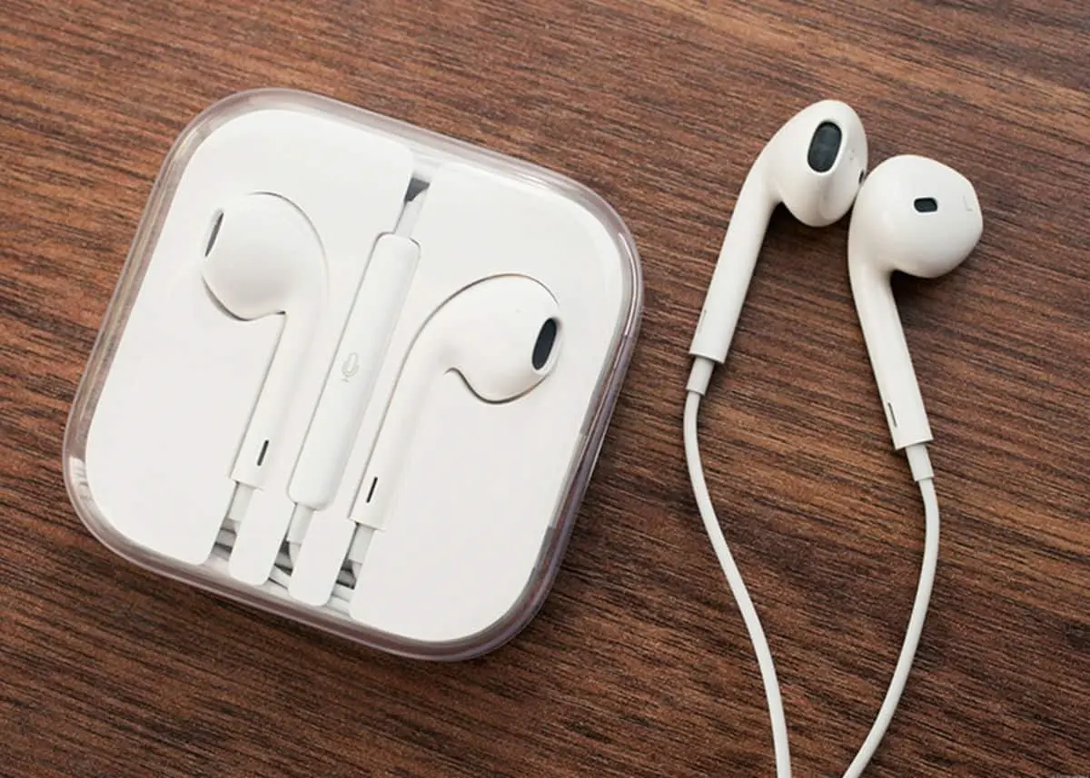 Esta es la función de los orificios de los EarPods de Apple