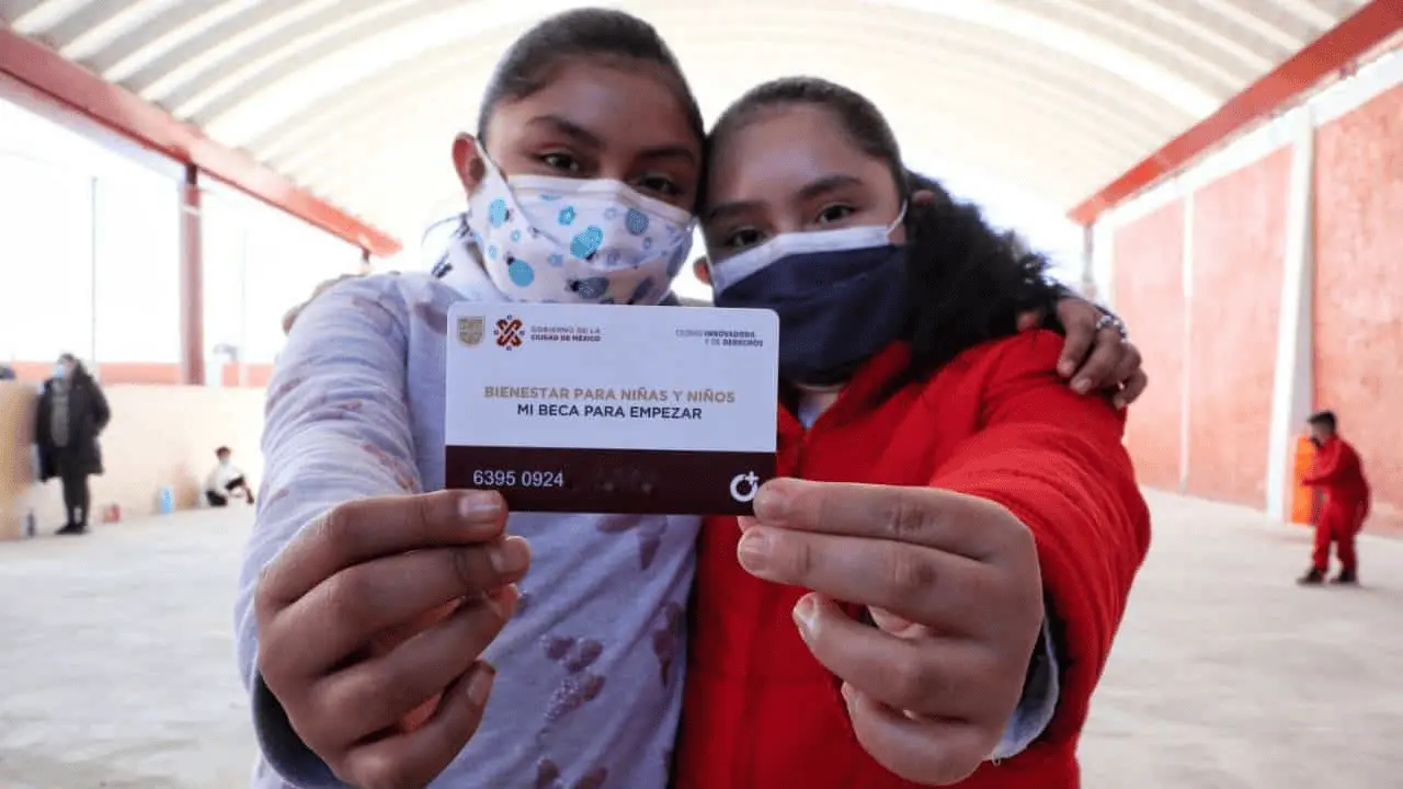 Los montos de deposito varían según el nivel educativo del beneficiario. Foto: Twitter @Claudiashein