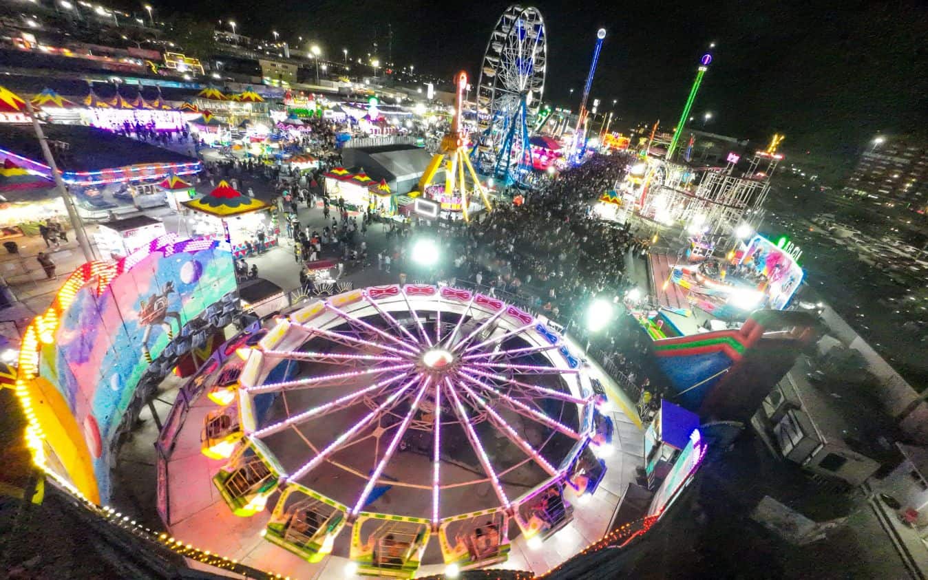 Al pagar el boleto de entrada en la Feria de Pachuca, puedes pasearte en todos los juegos mecánicos. Foto: Cortesía