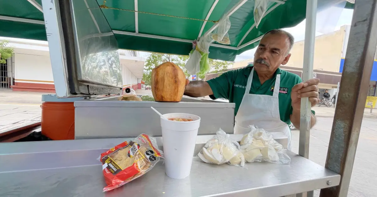 Emigdio Montoya es “El Canijo” que se ha convertido en el rey de los cocos de Culiacán