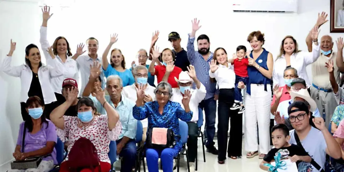 La tercera entrega de auxiliares auditivos en la ciudad de Los Mochis. Foto: Cortesía