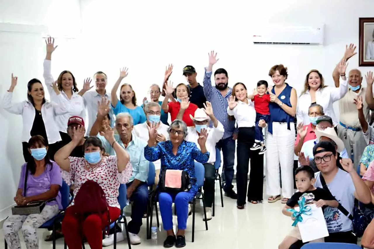 La tercera entrega de auxiliares auditivos en la ciudad de Los Mochis. Foto: Cortesía