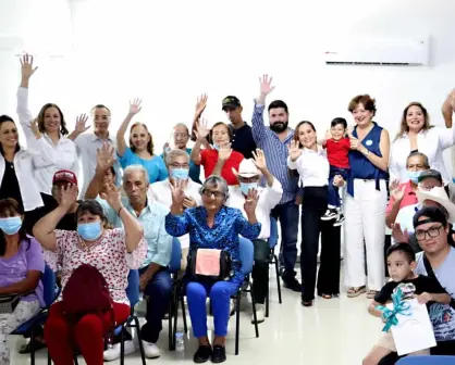 Entregan 49 auxiliares auditivos en el Día de los Abuelos en Los Mochis