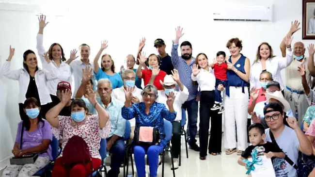 La tercera entrega de auxiliares auditivos en la ciudad de Los Mochis. Foto: Cortesía
