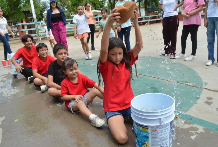 Campamento de verano en la colonia Amistad