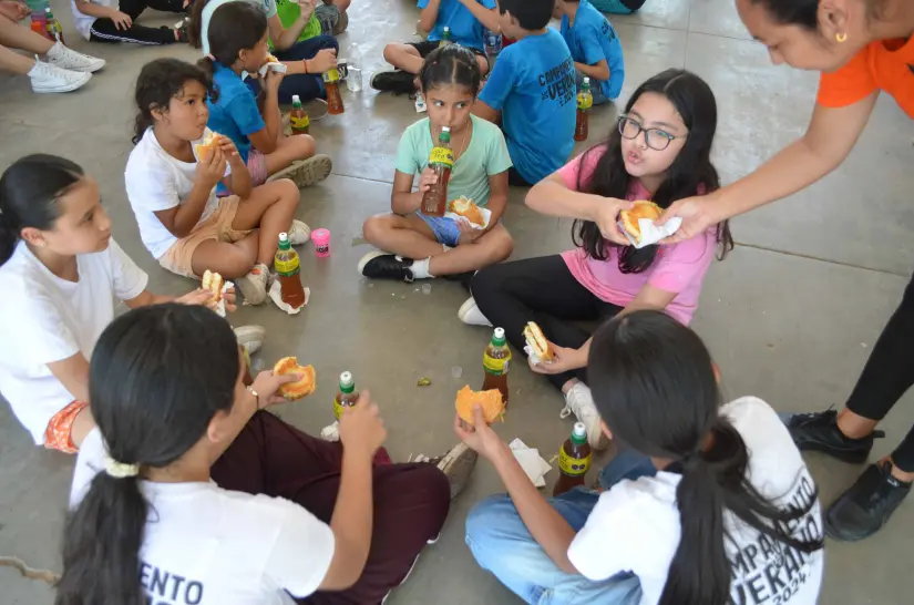 Campamento de verano en la colonia Amistad