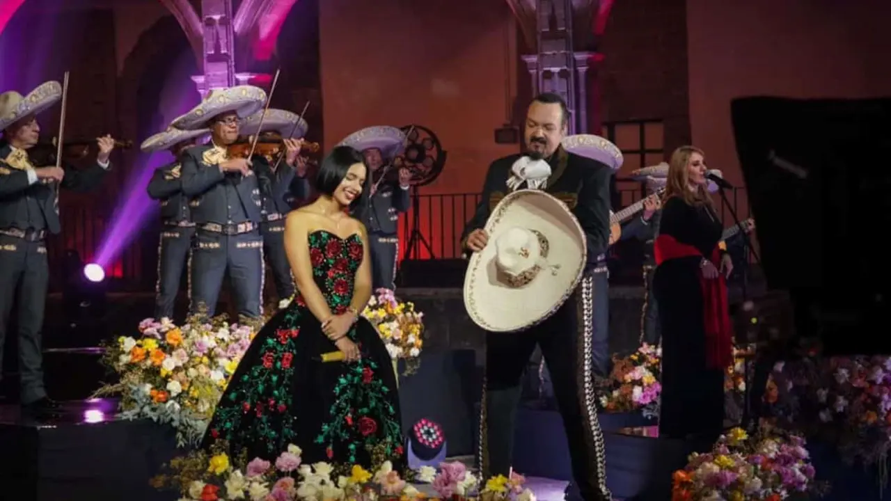 Ángela y Pepe Aguilar estarán en la ceremonia del Grito de Independencia en Culiacán. Foto: Cortesía
