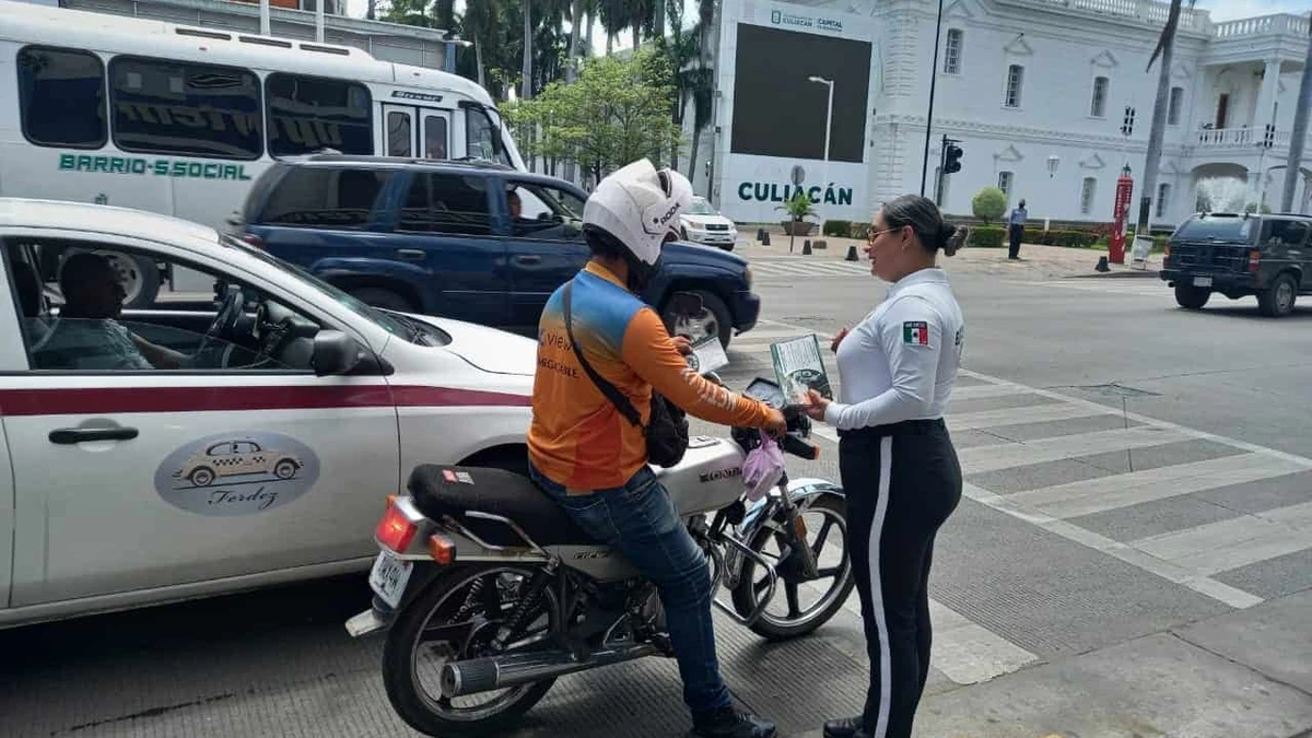 El Departamento de Educación Vial de la SSPyTM Culiacán ha intensificado sus esfuerzos de concientización entre motociclistas, distribuyendo volantes informativos para promover una conducción segura y el respeto por la Ley de Movilidad.